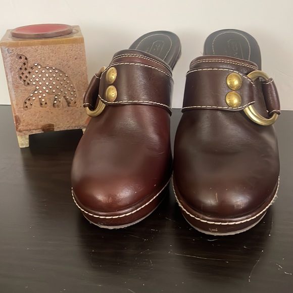 Authentic leather buckle Coach chocolate wedges. 4-1/2 inch heel. 1inch platform - Picture 5 of 7